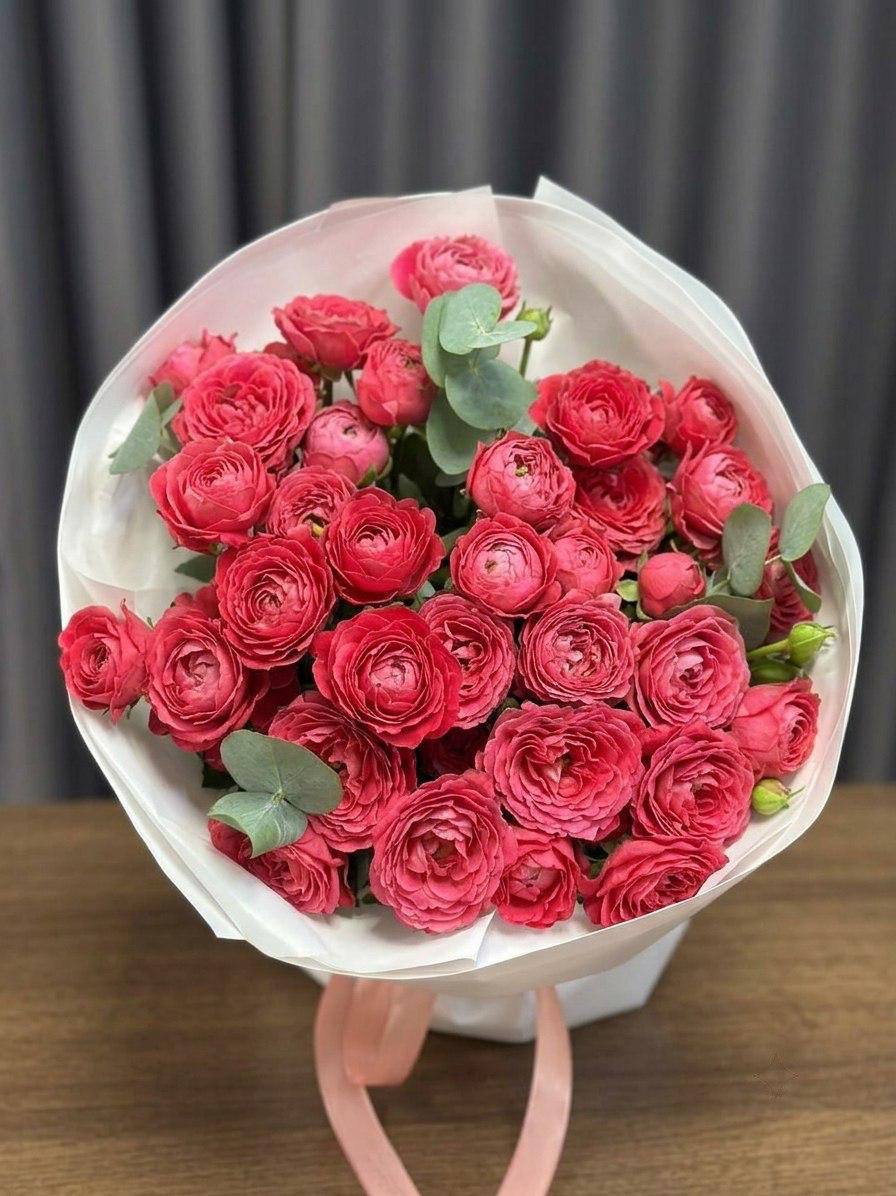 Моно-букет из 25 пионовидных роз